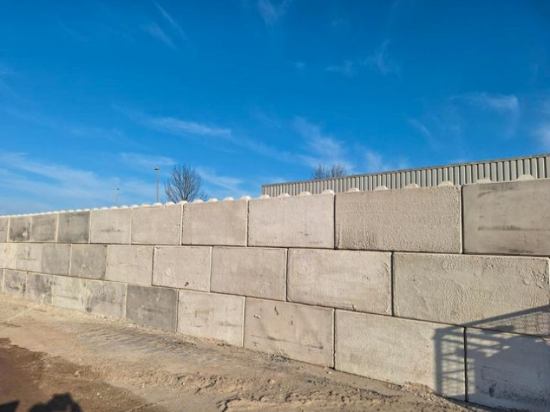 Gestapelde betonproducten